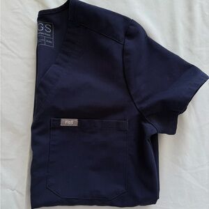 Woman’s FIGS Catarina One-Pocket Scrub Top